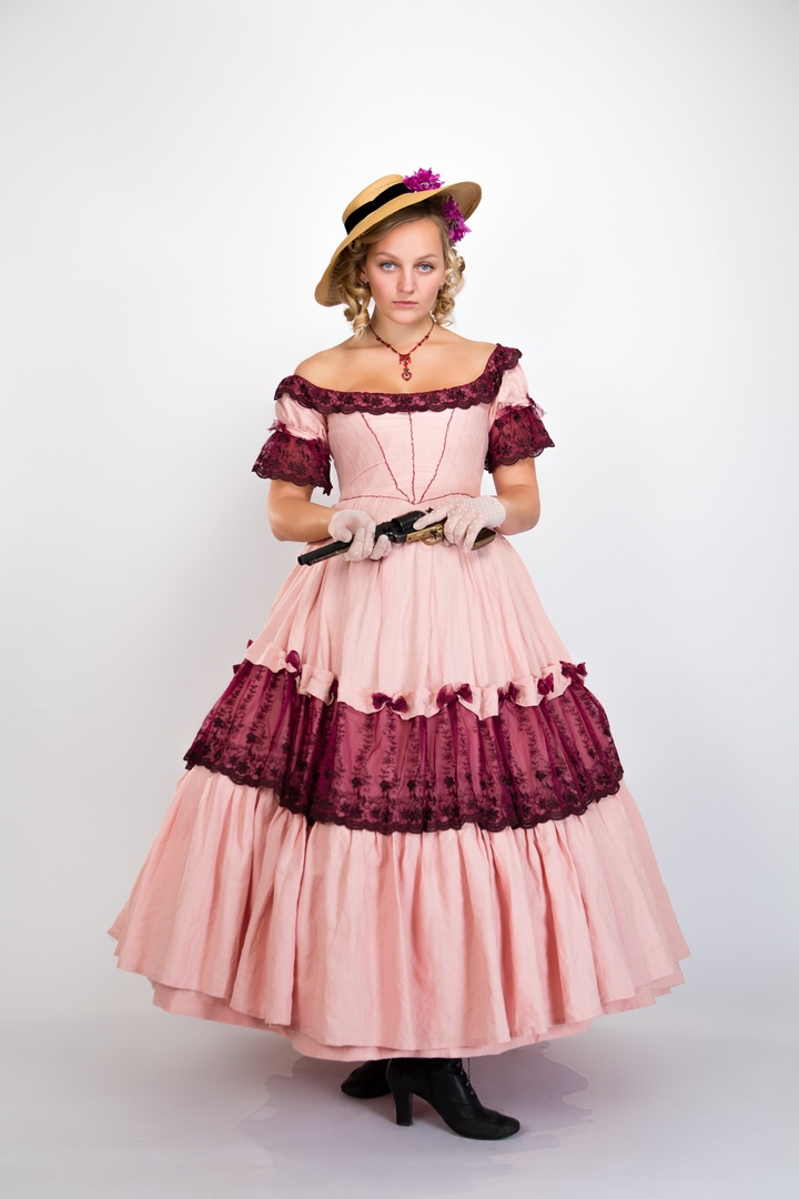 Anna Zöch in einer historischen Figur